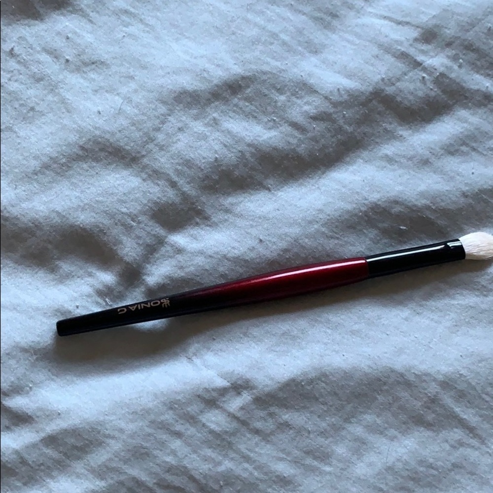 BU Sonia G Worker Pro eyeshadow brush